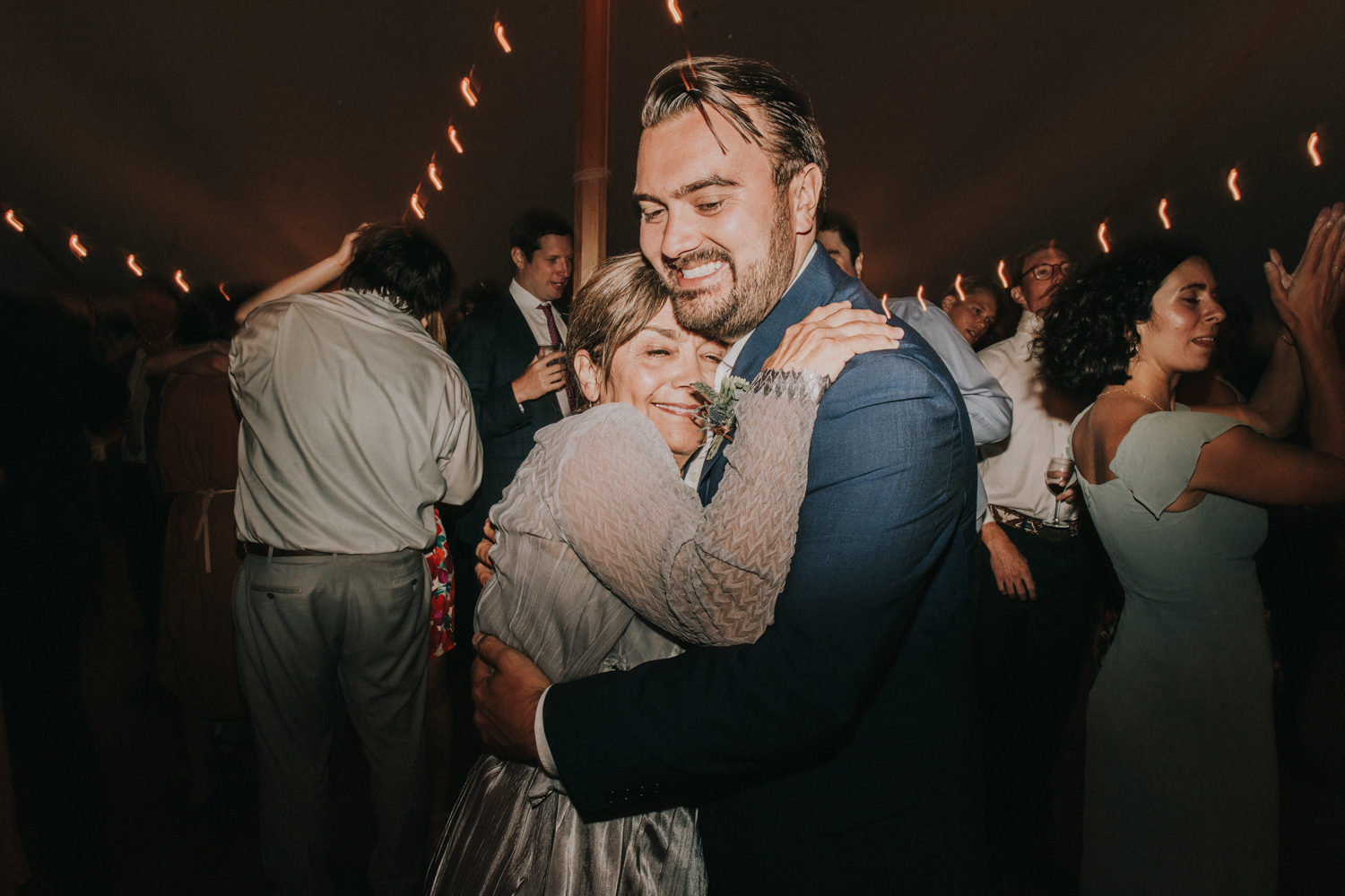 Ali + Zane’s Modern Wyoming Wedding – KINDRED WEDDINGS